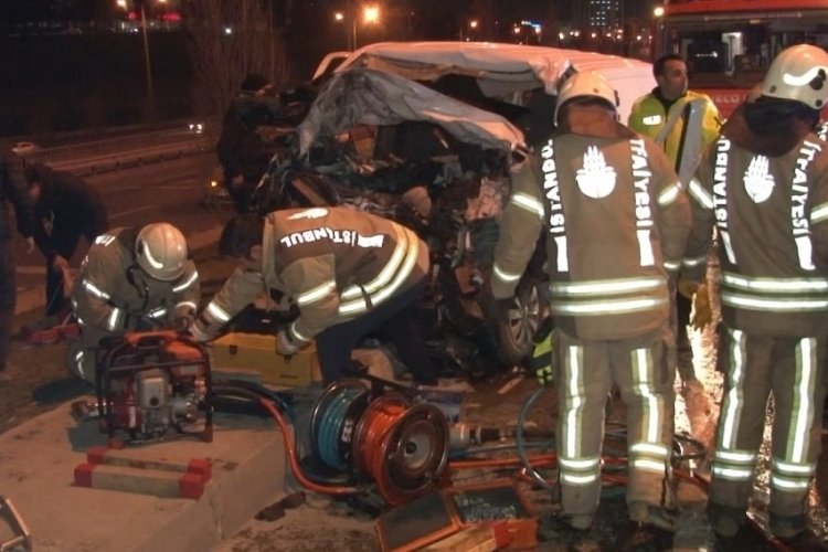 İstanbul Bağcılar'da ref&uuml;j&uuml; aşan ehliyetsiz s&uuml;r&uuml;c&uuml; facia yaşattı: 3 yaralı