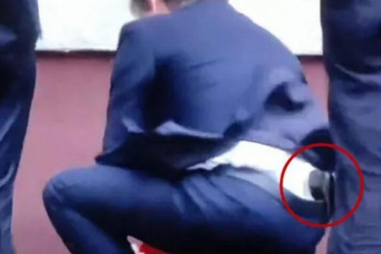 Polonya Adalet Bakanı belinde silahla g&ouml;r&uuml;nt&uuml;lendi