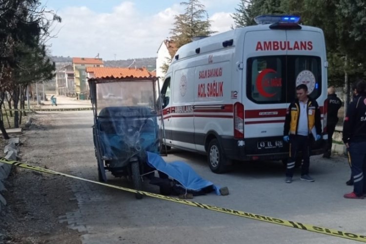 K&uuml;tahya'da yaşlı adam sokakta ge&ccedil;irdiği rahatsızlıkla hayatını kaybetti