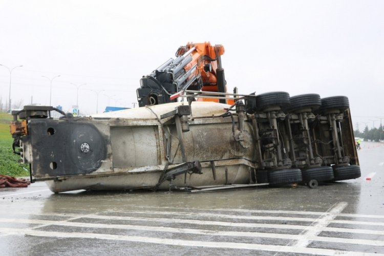 Kahramanmaraş'ta beton mikseri ve tır &ccedil;arpıştı: 5 yaralı