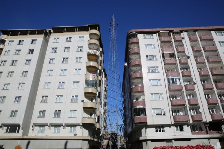 Rize'de y&uuml;ksek gerilim hattı direği vin&ccedil;le kaldırıldı