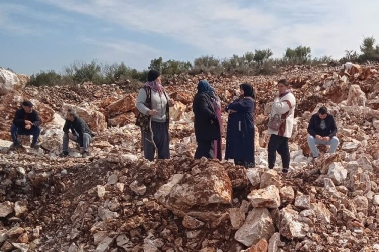 Bursa'da Fındıklı halkı iş makinelerinin &ouml;n&uuml;n&uuml; kesti