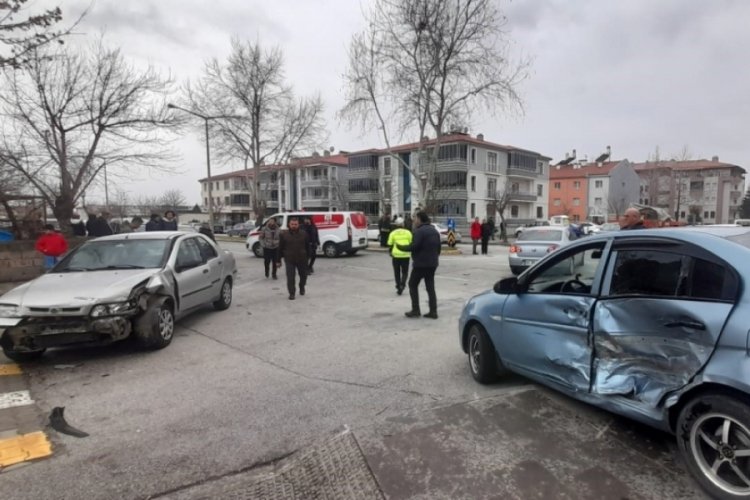 Erzincan'da 3 ara&ccedil;lı trafik kazası