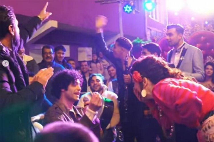 Arzu Yanardağ sette evlilik teklifi aldı