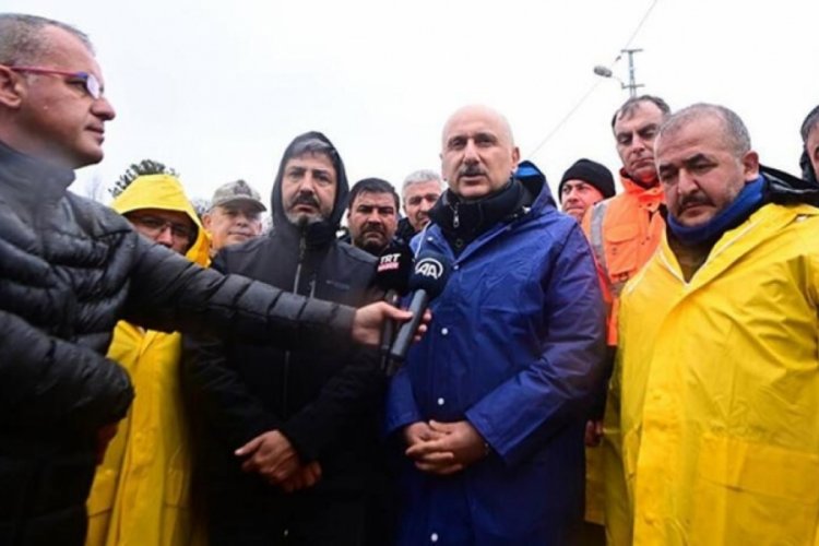 Bakan Karaismailoğlu: 160 kişilik ekibimiz arama &ccedil;alışmasını s&uuml;rd&uuml;r&uuml;yor