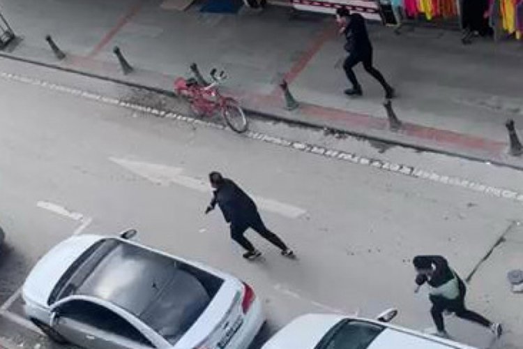 Konya'da iki grup arasında sokak ortasında silahlı &ccedil;atışma