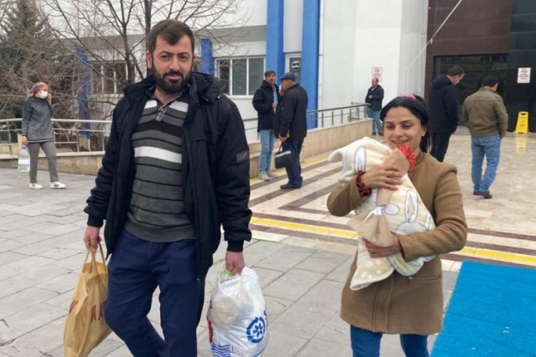 Hatay'da depremde ailesinden ayrılan Masal bebek ailesine kavuştu
