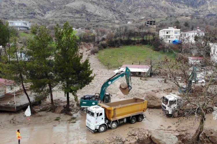 Adıyaman'da selde kaybolan 2 kişi drone ile aranıyor
