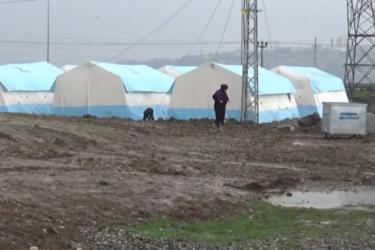Diyarbakır'da &ccedil;adır kentten tahliye başladı