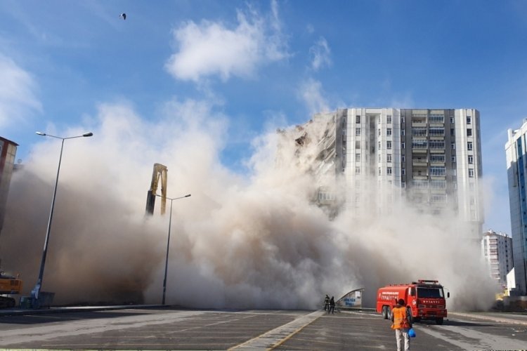 Kayseri'de  975 ağır hasarlı bina tespit edildi