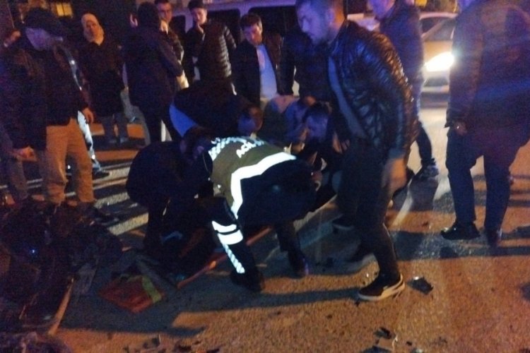 Bursa'da iki motosiklet kafa kafaya &ccedil;arpıştı: &Ccedil;ok sayıda yaralı var