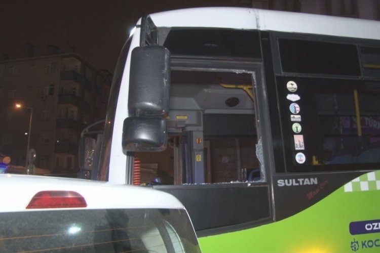 Midib&uuml;s şof&ouml;r&uuml;  'dur' ihtarına uymadı: Caddeyi birbirine kattı