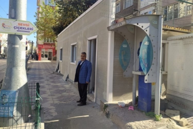 Bursa'nın Meydancık Mahalle Muhtarlığı'nın camı &ccedil;er&ccedil;evesi indirildi