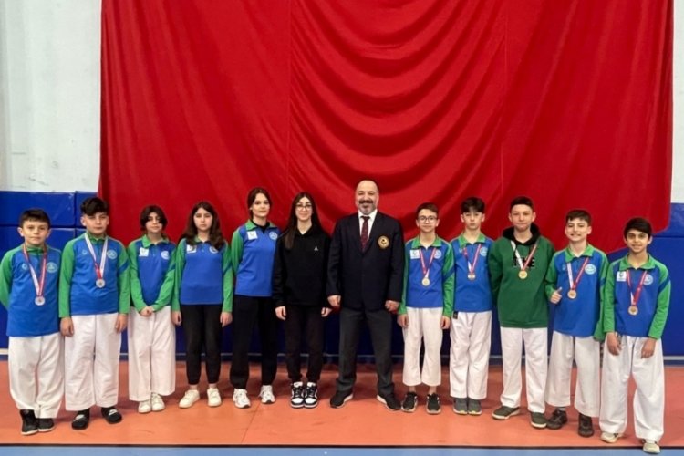&Ccedil;ayırova Belediyesi karate takımı 7 madalyanın sahibi oldu