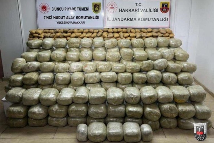 Hakkari'de bir arazide kilolarca uyuşturucu ele ge&ccedil;irildi