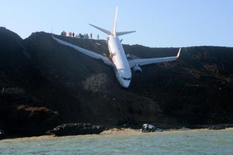 Trabzon Havalimanı'nda pistten &ccedil;ıkan u&ccedil;ağın ikinci pilotu konuştu