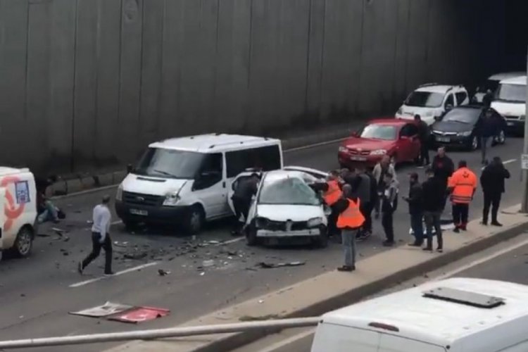 Diyarbakır'da zincirleme kaza: 3'&uuml; ağır 5 yaralı
