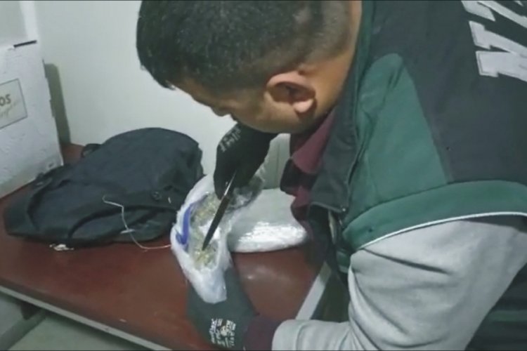 Osmaniye'de otob&uuml;ste uyuşturucuyla yakalandılar: 2 g&ouml;zaltı