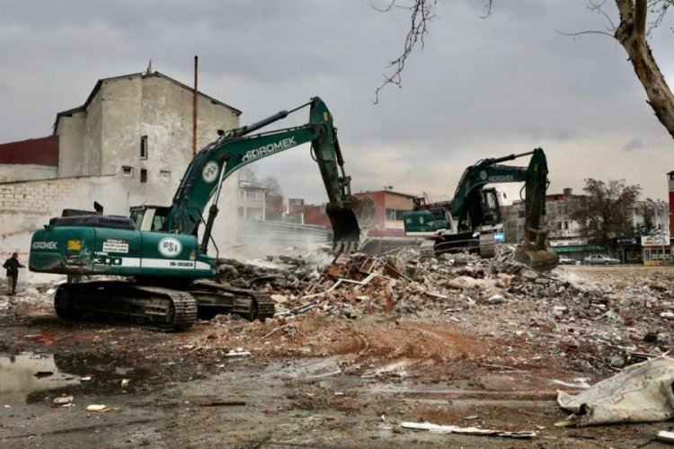 Elbistan'da enkaz kaldırma &ccedil;alışmalarında sona yaklaşıldı