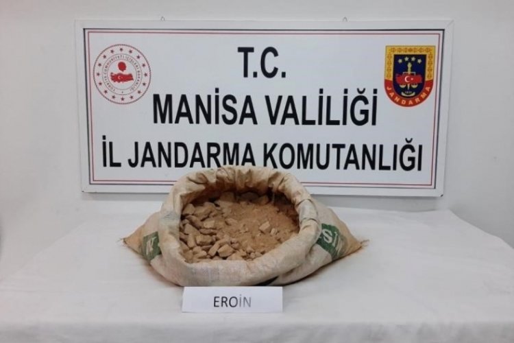Manisa'da yolda bulunan uyuşturucu soruşturmasında 3 ş&uuml;pheli tutuklandı