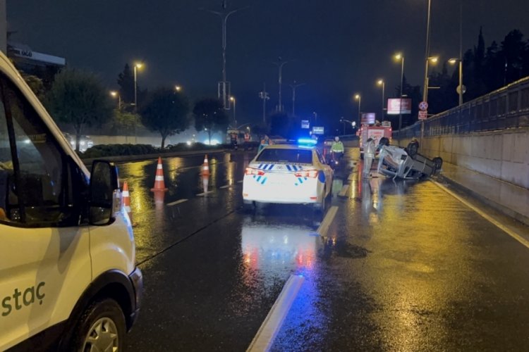 İstanbul'da bir ara&ccedil; ref&uuml;j&uuml; aştı, karşı şeritteki araca &ccedil;arpıp takla attı
