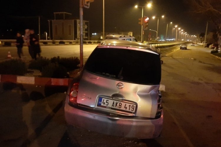 Manisa'da depremzede aile kaza yaptı:1 ağır yaralı