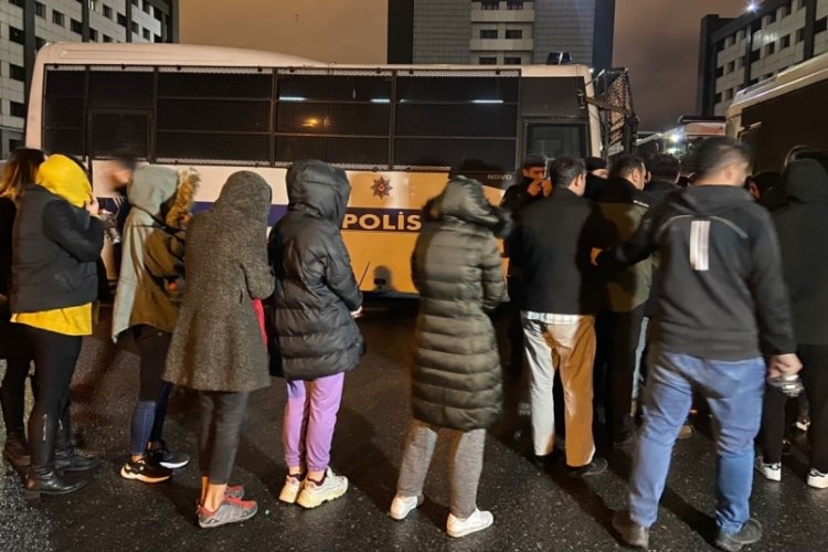 İstanbul'da uyuşturucu operasyonunda yakalanan 161 zanlı adliyeye sevk edildi