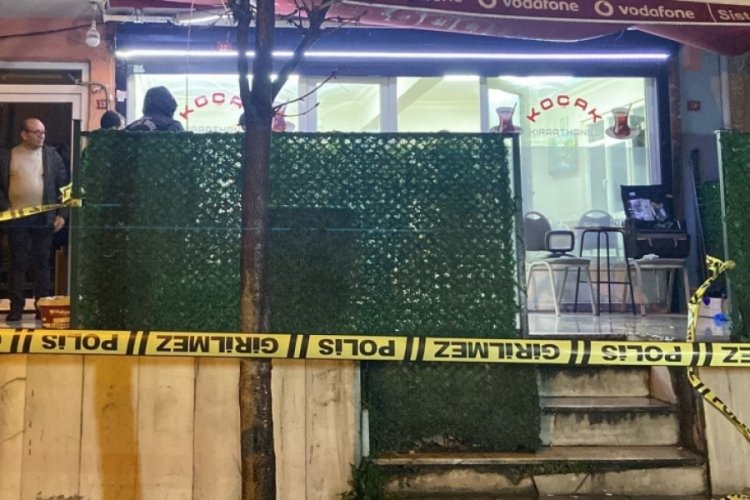 İstanbul'da m&uuml;şteri tartıştığı kıraathane sahibini vurdu