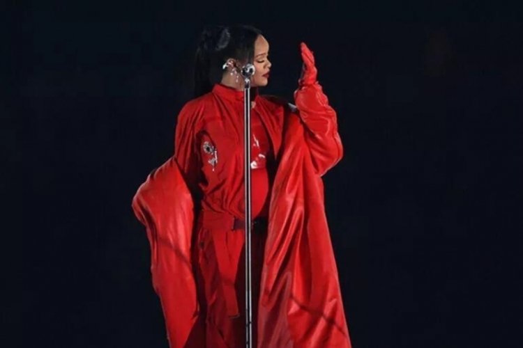Rihanna belirginleşen karnıyla g&ouml;r&uuml;nt&uuml;lendi