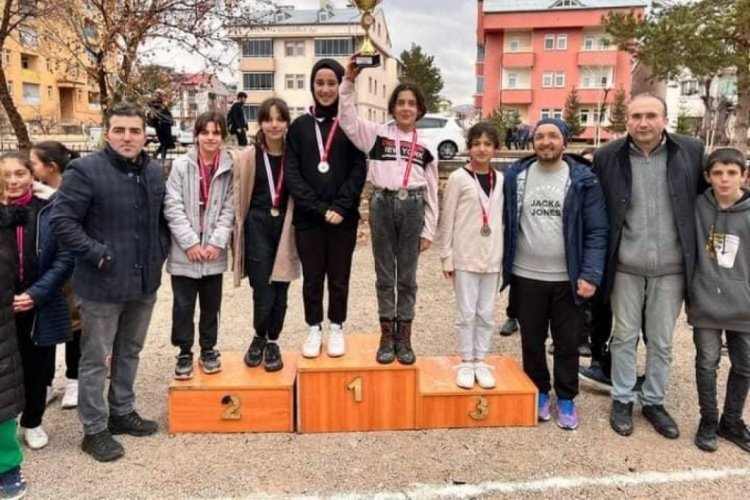 Demir&ouml;z&uuml;l&uuml; &ouml;ğrencilerden spor alanında başarı
