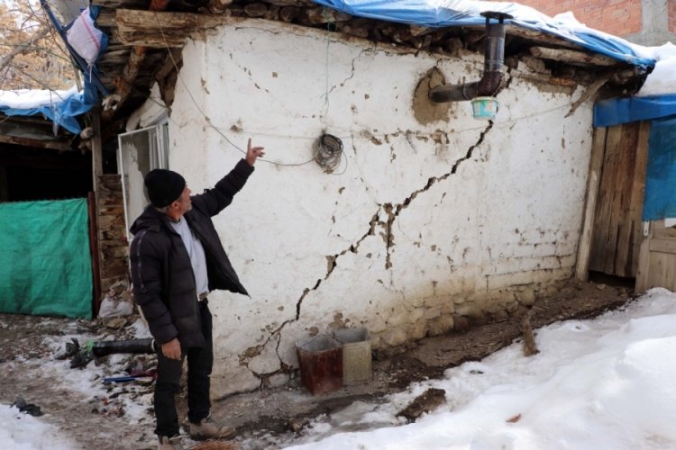Kahramanmaraşlı depremzede: Her taraf &ccedil;atladı ve yarıldı