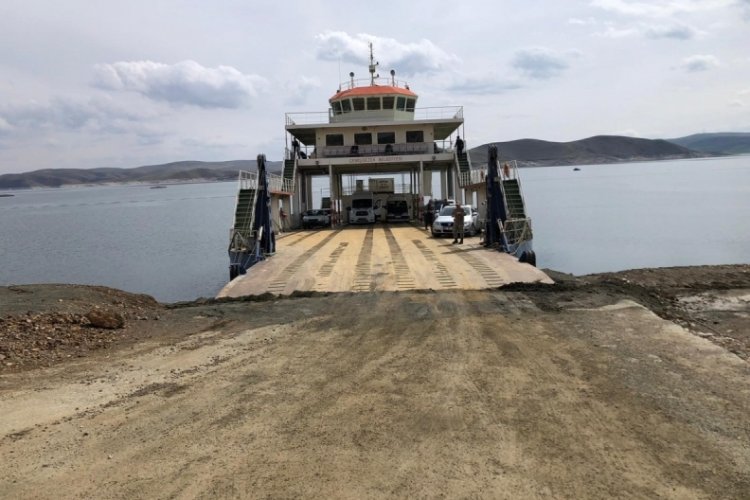 Sis dağıldı, Keban'da feribot seferleri yeniden başladı