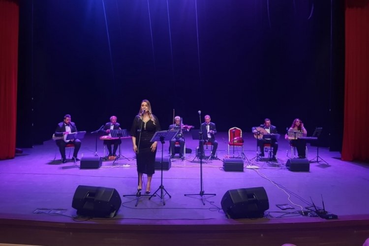 Doktor ve m&uuml;hendislerden depremzedeler i&ccedil;in konser