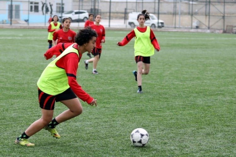 Van B&uuml;y&uuml;kşehir Kadın Futbol Takımı yeni sezon i&ccedil;in hazır