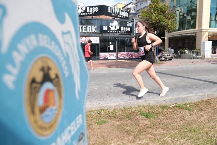 23. Alanya Atat&uuml;rk Halk Koşusu ve yarı maratonu pazar g&uuml;n&uuml; yapılacak
