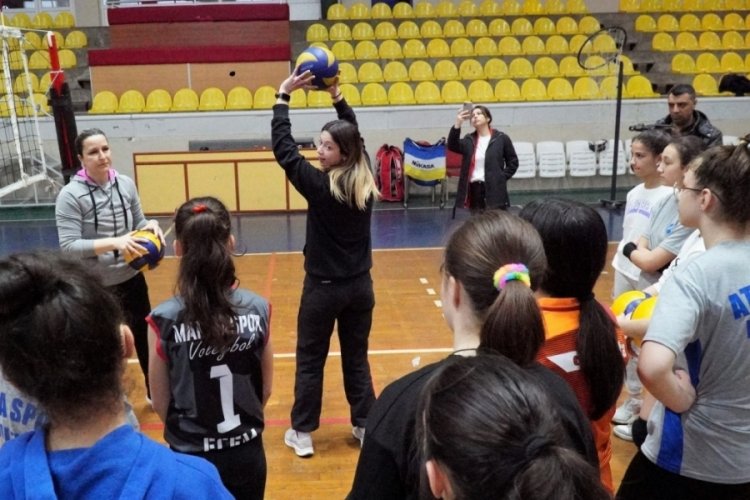 Manisa'da "Gen&ccedil; ne sever" projesi yoğun ilgi g&ouml;rd&uuml;