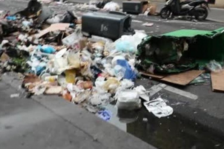 Fransa'da &ccedil;&ouml;pler yola sa&ccedil;ıldı
