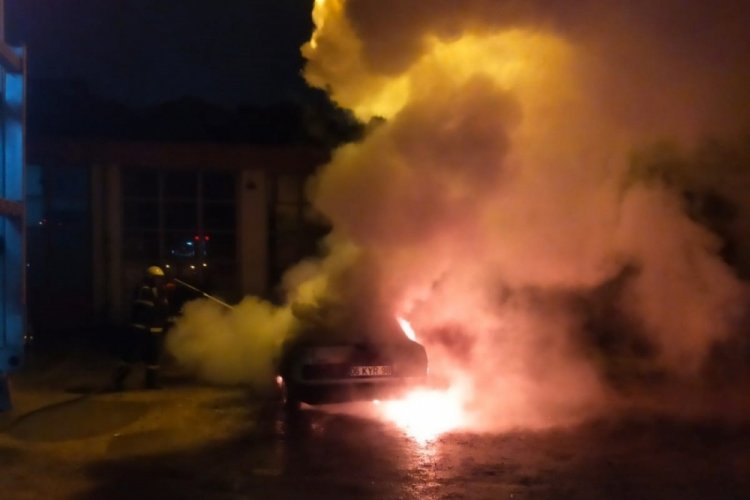 Bolu'da tamir i&ccedil;in bırakılan otomobil yanarak k&uuml;le d&ouml;nd&uuml;