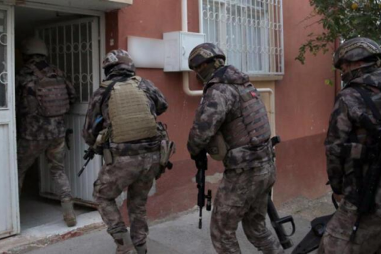 İhaleye fesat karıştıran şebeke &ccedil;&ouml;kertildi: 60 kişiye g&ouml;zaltı