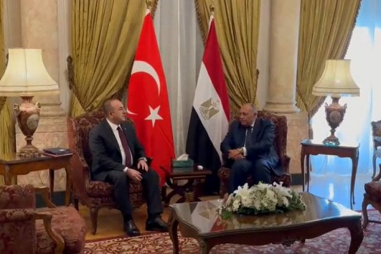 Bakan &Ccedil;avuşoğlu Mısır'da