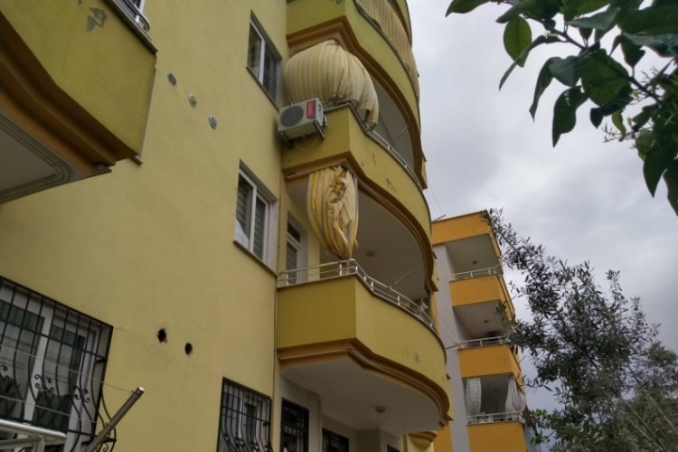 Hatay'da 'deprem oluyor' diyerek kalktı, panikle ikinci kattan atladı