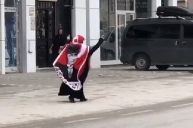 Bursa'da 80 yaşındaki Ayşe Nine, &Ccedil;anakkale Şehitlerini b&ouml;yle andı