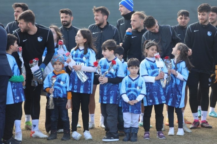 Erzurumspor depremzede &ccedil;ocukları ağırladı