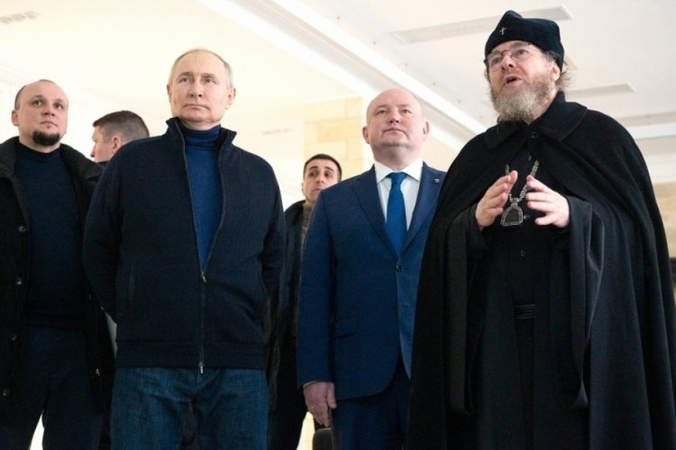 Putin'den Kırım'a ziyaret