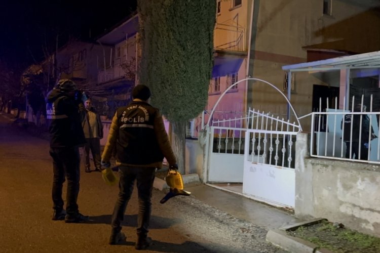 Elazığ'da 2 kardeş evlerinin &ouml;n&uuml;nde silahlı saldırıya uğradı