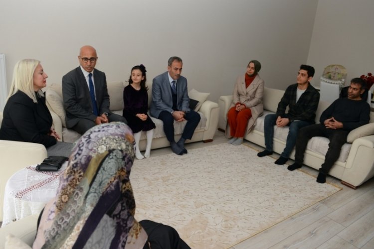 Nil&uuml;fer Belediyesi'nden şehit ailelerine anlamlı ziyaret &nbsp;