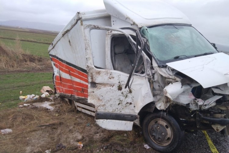 Kayseri'de tır ile kamyonet &ccedil;arpıştı: 1 &ouml;l&uuml;