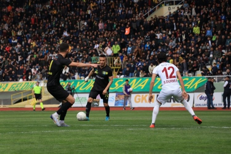 İneg&ouml;lspor parampar&ccedil;a oldu! 8-0