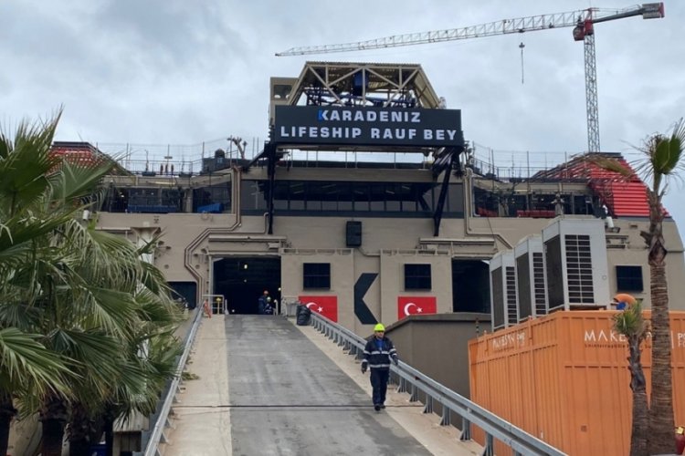 "Rauf Bey" adlı gemi, Hatay'a doğru yola &ccedil;ıkıyor