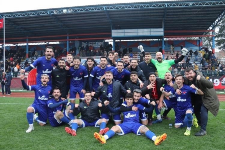 Mustafakemalpaşaspor Belediye zirveye yerleşti